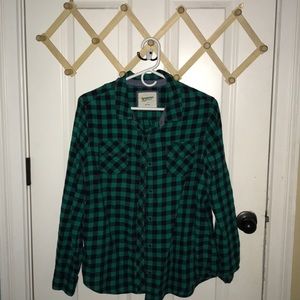 GREEN AND BLACK PLAID BUTTON DOWN